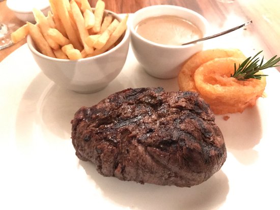 Henri's Restaurant & Wine Bar