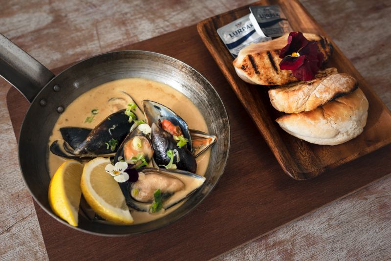 Madeiras Bar & Bistro showcase 1