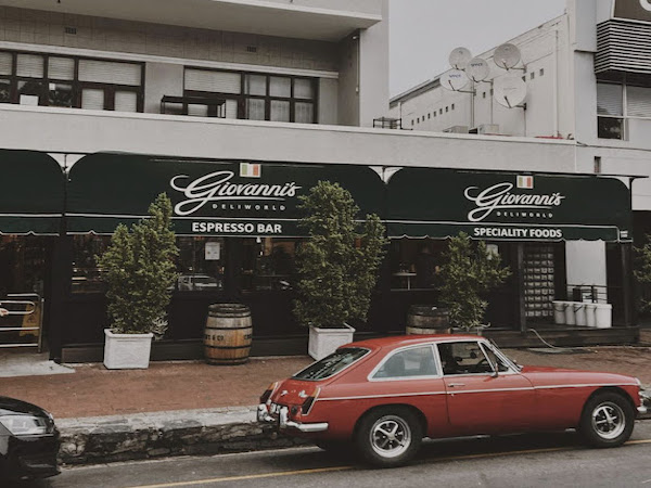 Giovanni's Deli World