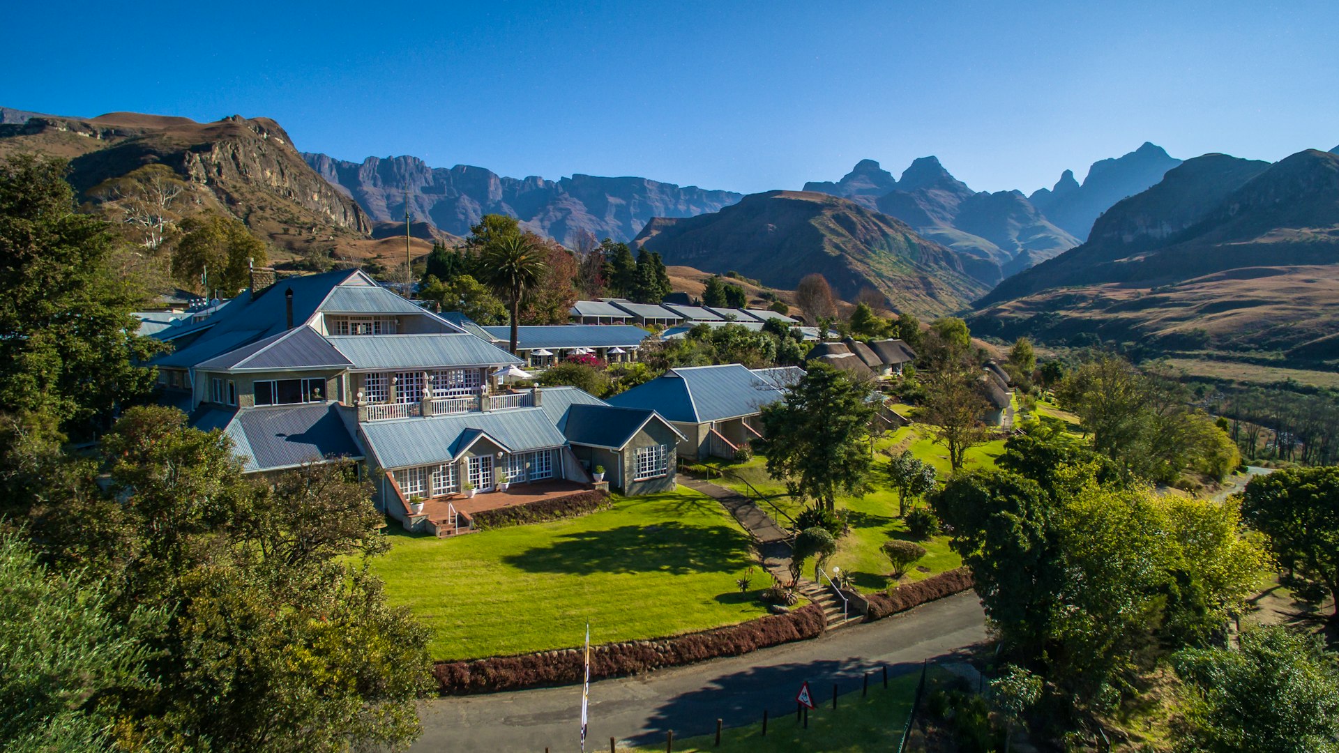 Cathedral Peak Hotel showcase 1