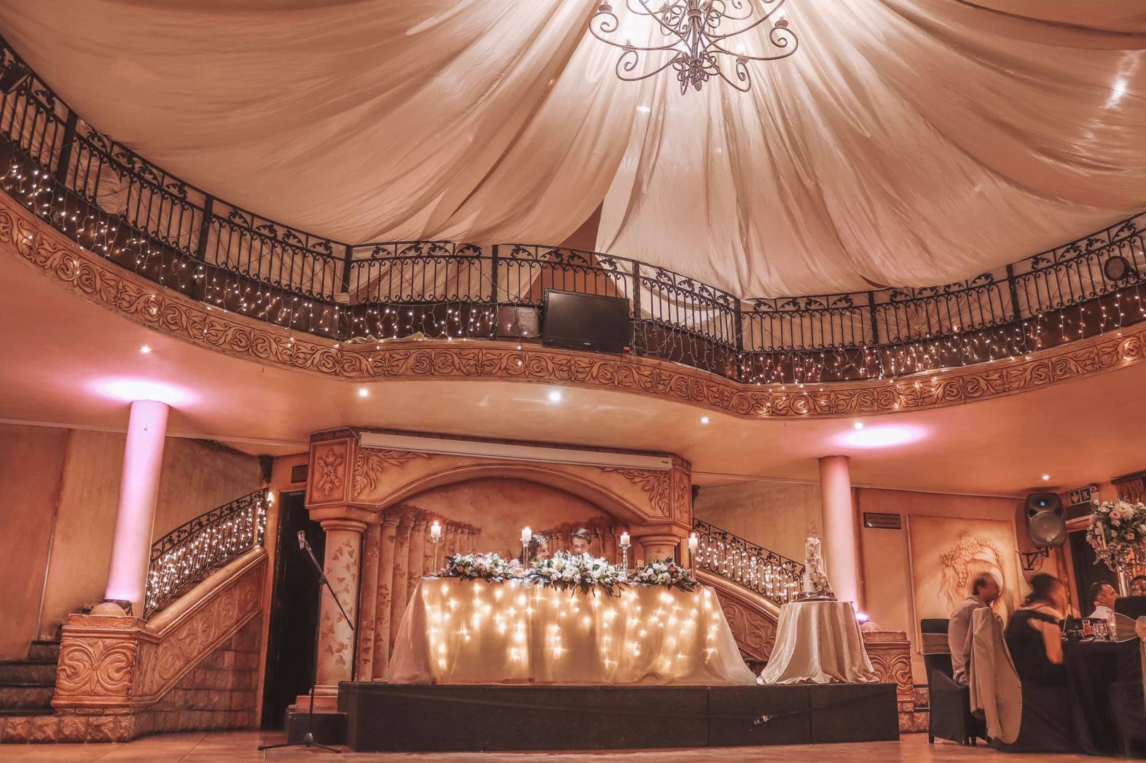 Casa Toscana Lodge - Accommodation, Day spa, Restaurant and Die Blou hond theatre