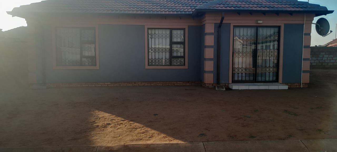 Modderbee A family start up home in Modderbee Benoni ,Gauteng