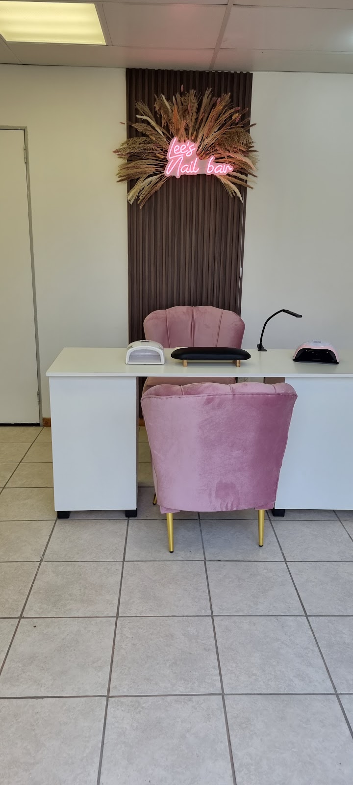 Lee's Nail Bar showcase 1