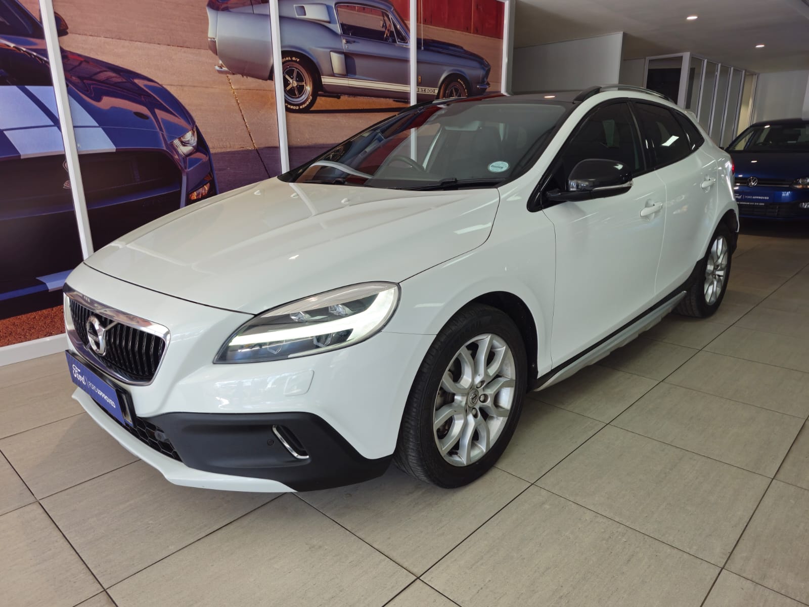 2019 Volvo V40