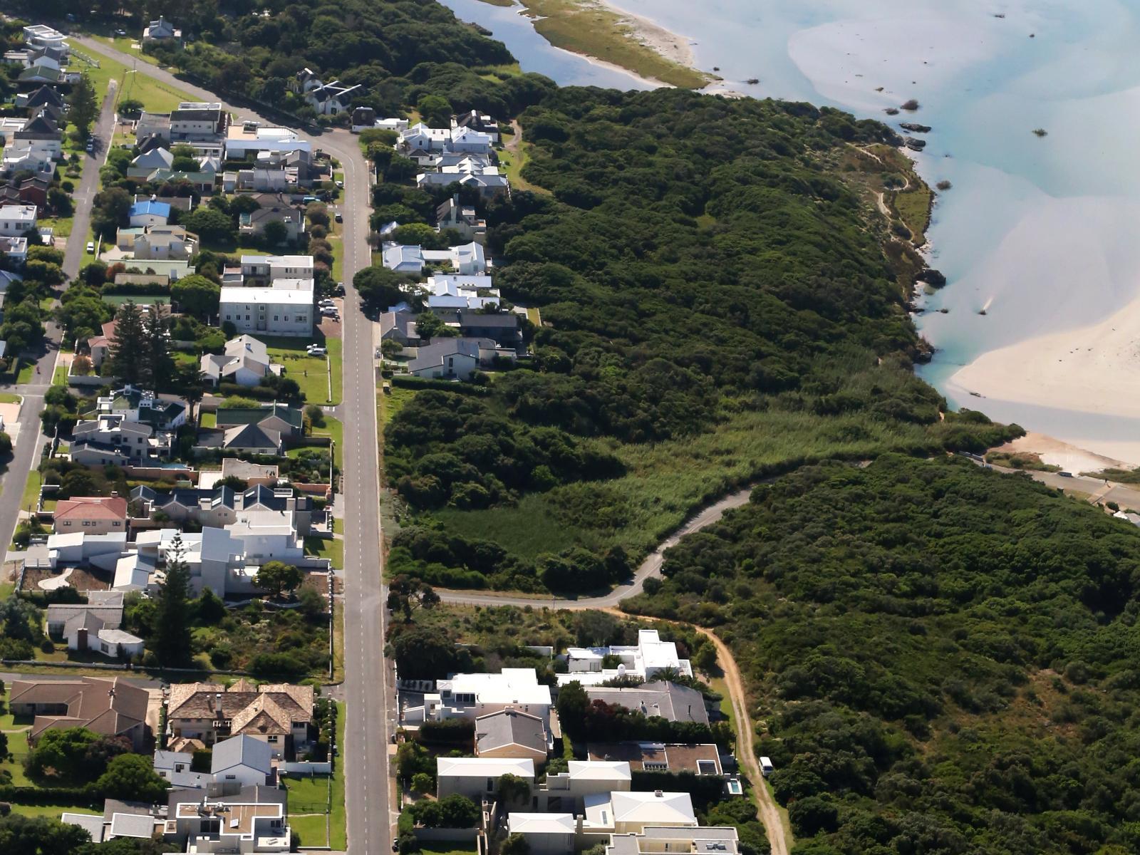 Mosselberg on Grotto Beach showcase 1